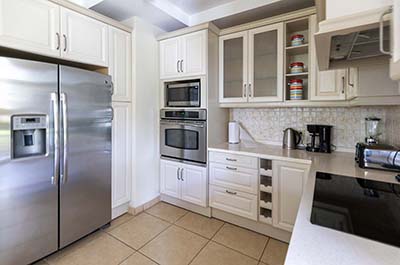 Chaconia Suite: Kitchen