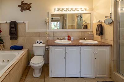Chaconia Suite: Master Ensuite Bathroom